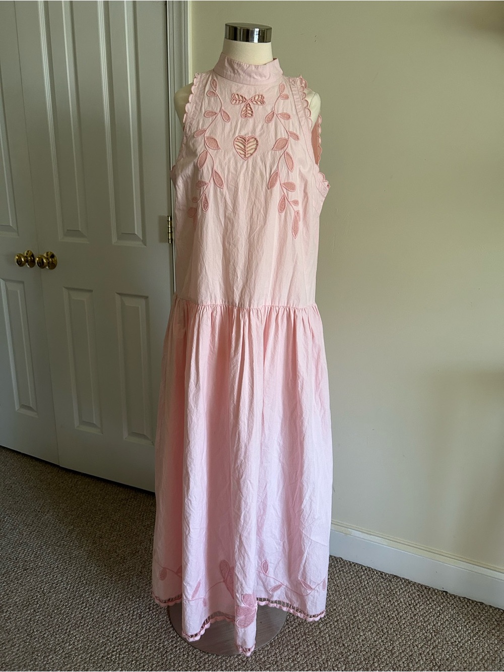 Sleeveless Pink Maxi Dress with Eyelet Detail